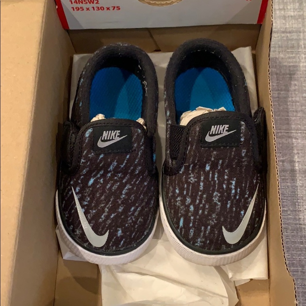 Nike toki slip on